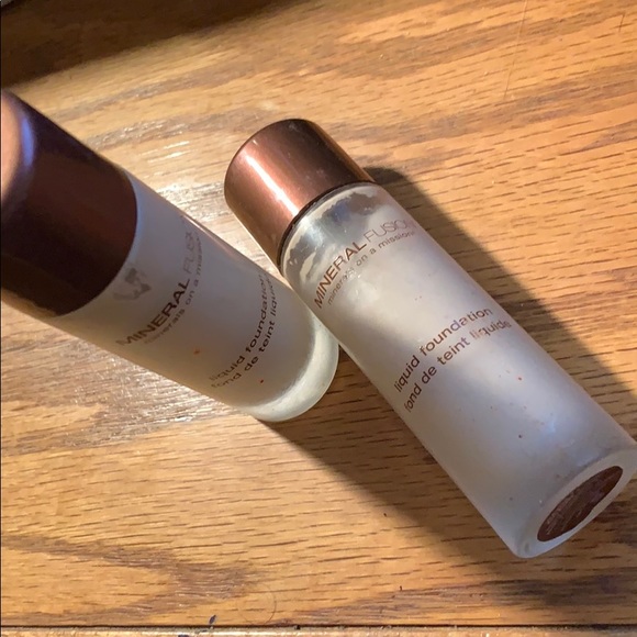mineral fusion liquid foundation
